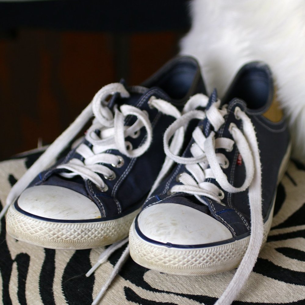 Levi's (Converse look like) size 10